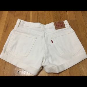 levi’s white denim short size 26